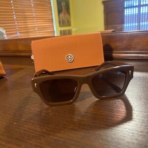 Tory Burch sunglassrs